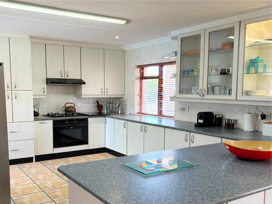 To Let 3 Bedroom Property for Rent in The Island Western Cape